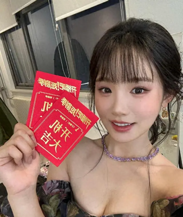 贾翼瑄获爱奇艺微剧盛典年度进取演员,签约S级长视频网剧 | 细节速览 贾翼瑄获爱奇艺微剧盛典年度进取演员,签约S级长视频网剧 | 细节速览