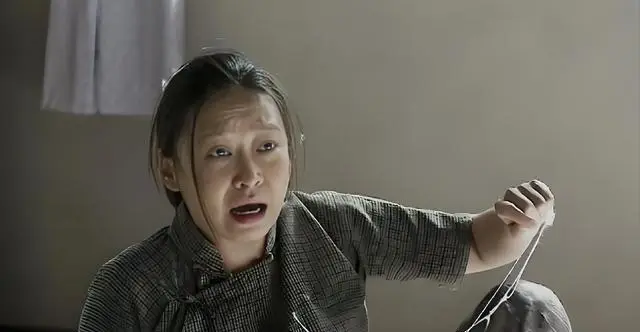 王秀娥与老丁的婚姻真相：一句“早点休息”揭开《父母爱情》隐性阶层裂痕 | 情报图