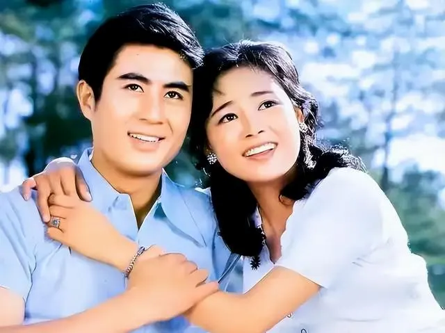 北京国际电影节重聚《庐山恋》《人生》主演，周里京吴玉芳张瑜郭凯敏四人同框 | 资讯配图