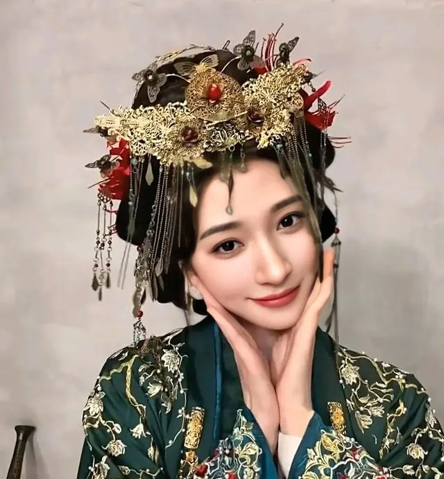 王格格主演《绾骨灯》横店开机，听花岛打造中式微恐志怪剧 | 情报图