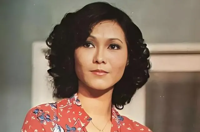 黄莎莉饰演五梅师太:1994年《洪熙官》中严咏春恩师的经典塑造 | 资讯配图 黄莎莉饰演五梅师太:1994年《洪熙官》中严咏春恩师的经典塑造 | 资讯配图