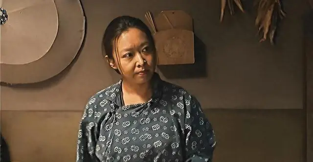 王秀娥与老丁的婚姻真相：一句“早点休息”揭开《父母爱情》隐性阶层裂痕 | 细节速览